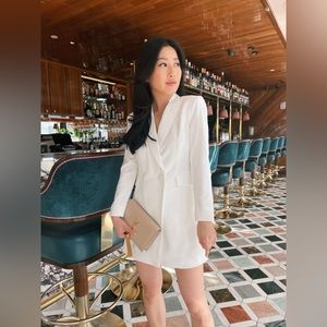 Alice + Olivia Carina Blazer Romper- White Size 4